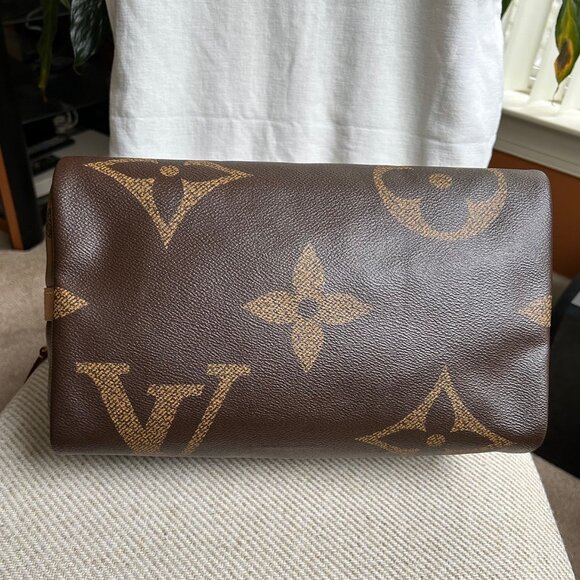 LOUIS VUITTON Reverse Monogram Giant Speedy Bandouliere 30 Bag - Picture 15 of 15